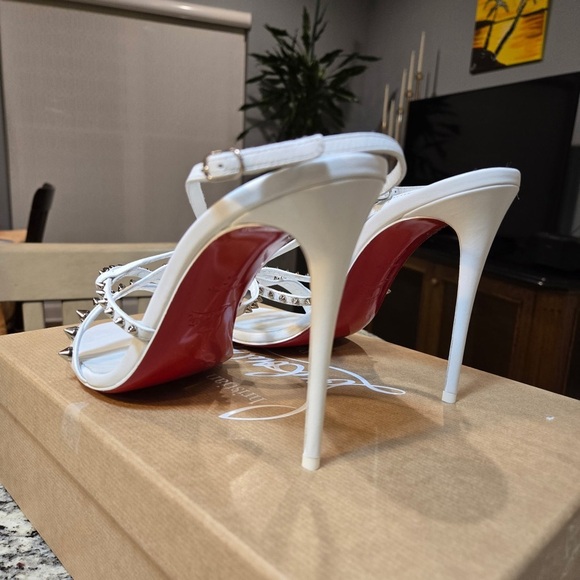 NEW Christian Louboutin Tatooska Spikes White Studded Women's Sandals Size 40 - Picture 7 of 12
